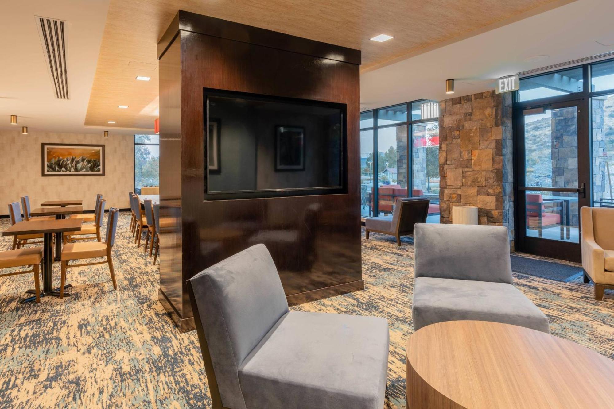 Towneplace Suites By Marriott Thousand Oaks Agoura Hills Exterior photo