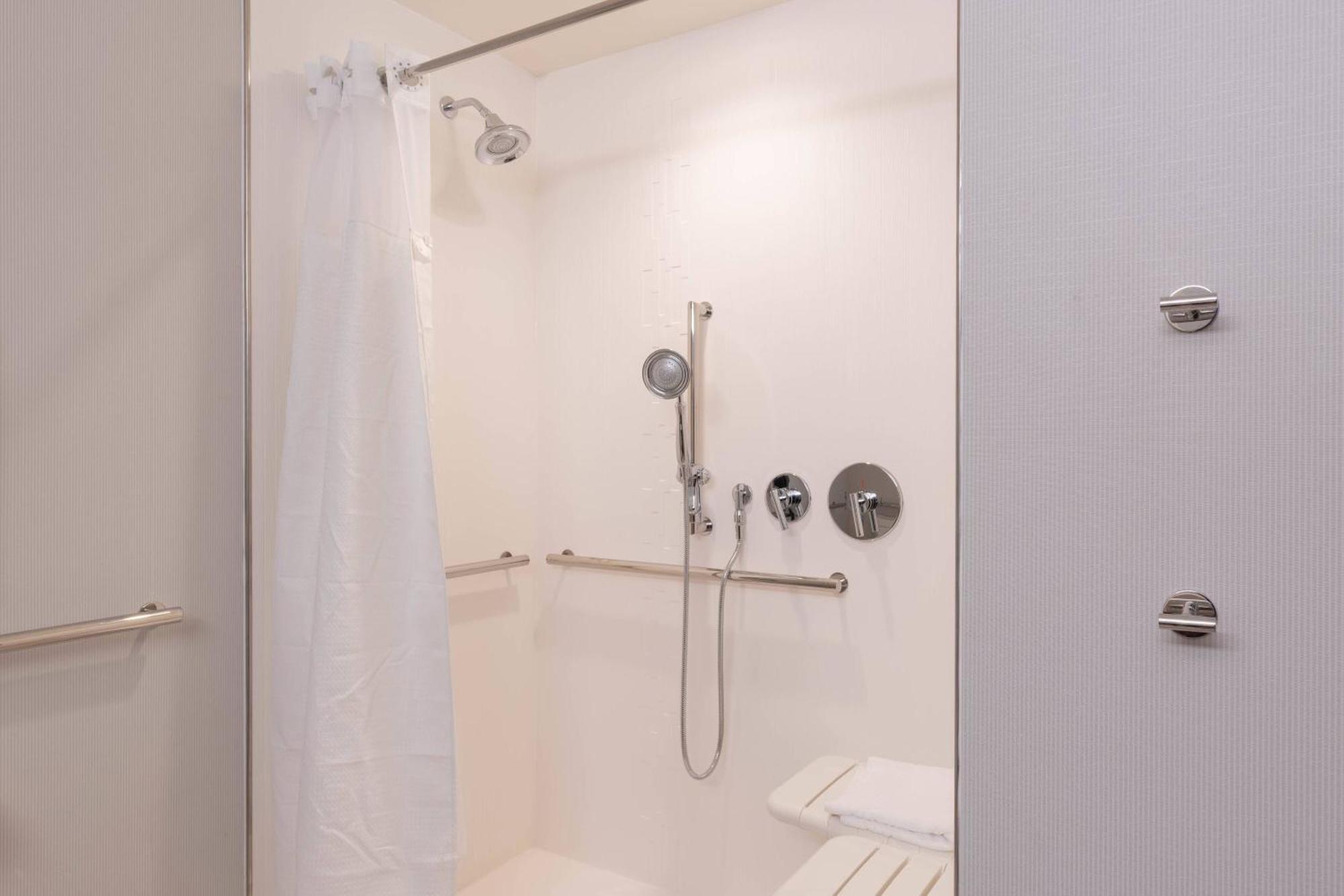 Towneplace Suites By Marriott Thousand Oaks Agoura Hills Exterior photo